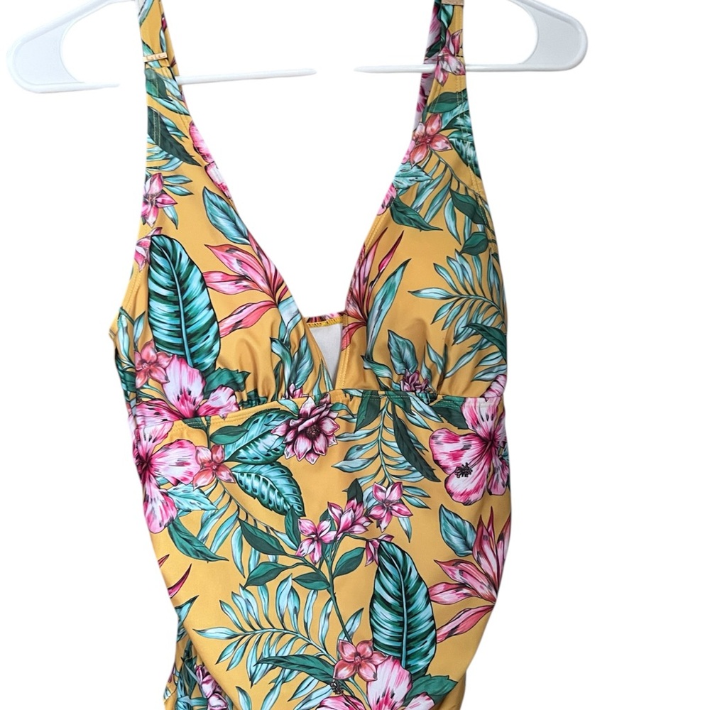 ⭐️Nicole Miller Floral Yellow Swimsuit Top